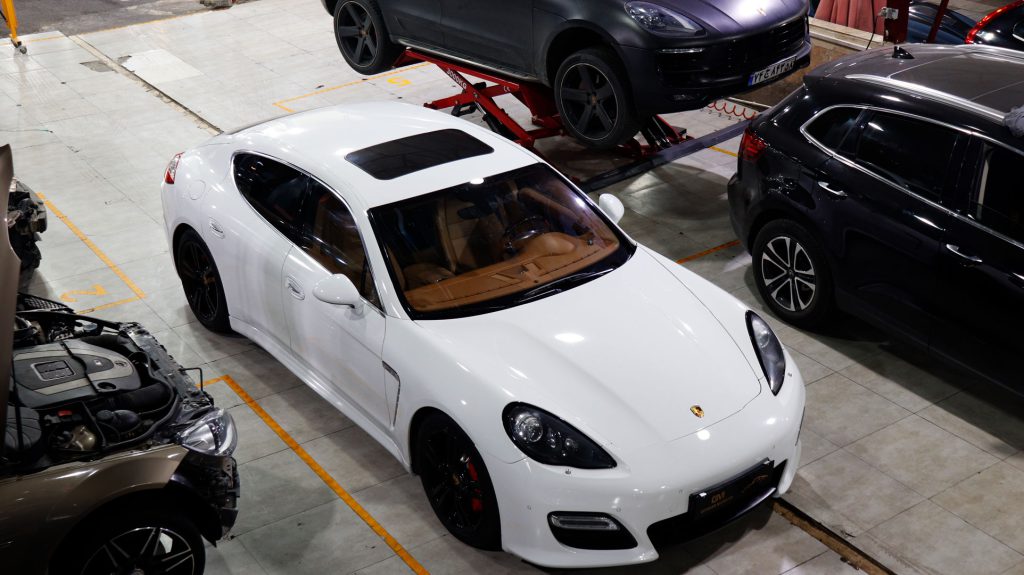 تعویض واشر درب سوپاپ و تست سلامت دنده ونوس های پورشه پانامرا توربو