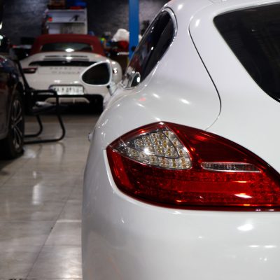 روشن کردن پورشه پانامرا در زمان خالی شدن باتری