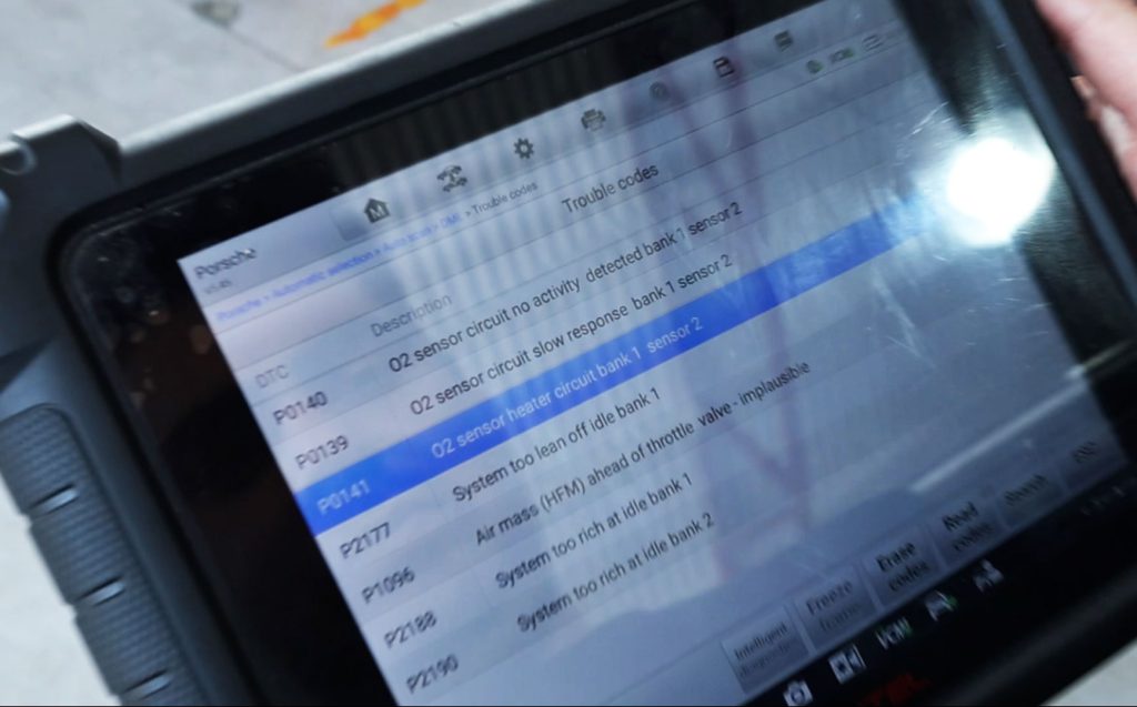 دلایل روشن شدن چراغ چک پورشه کاین رفع چراغ چک پورشه کاین