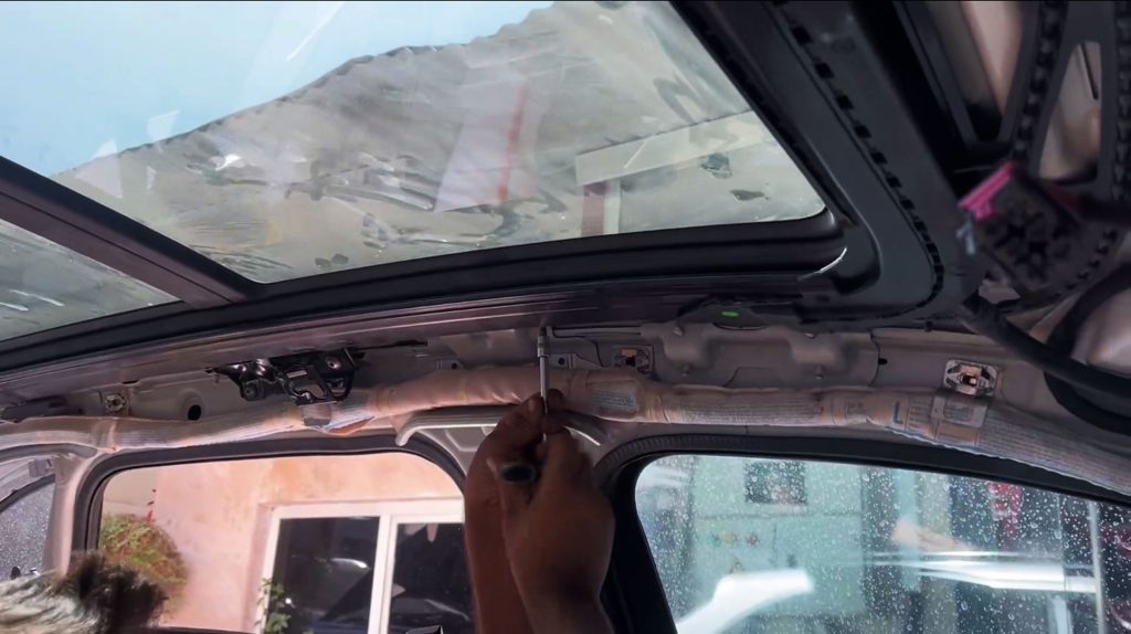 تعویض سقف پانوراما پورشه GTS کاین 