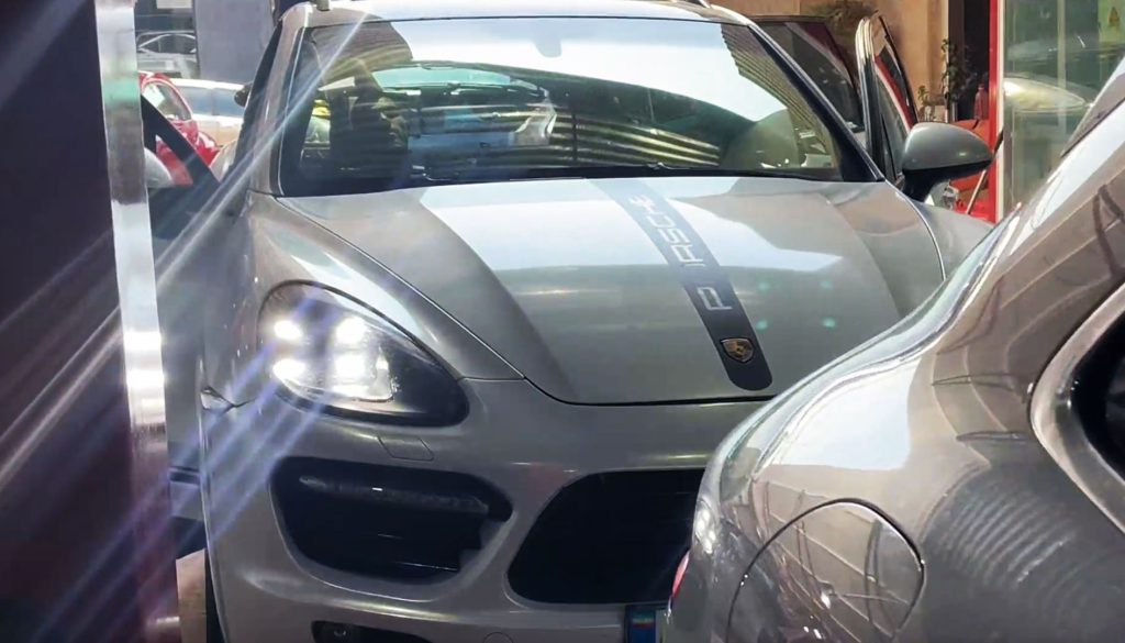 تعویض سقف پانوراما پورشه کاین