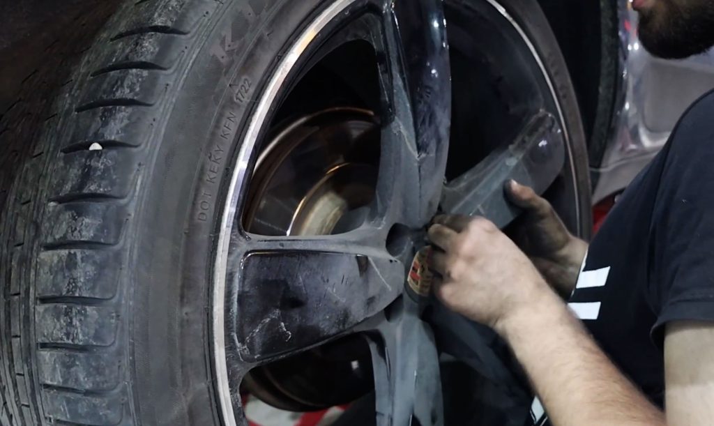 آموزش تعویض کمک فنر پورشه ماکان