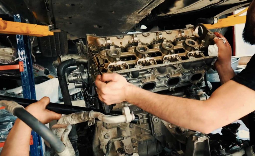 باز کردن سر سیلندر پورشه پانامرا