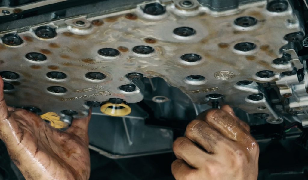 آموزش تعویض ساعت گیربکس پورشه ماکان