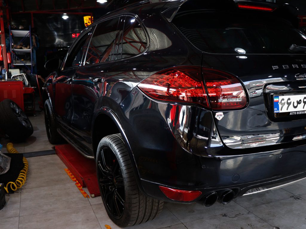 نصب آپشن بر روی پورشه کاین در هیولا آلمان