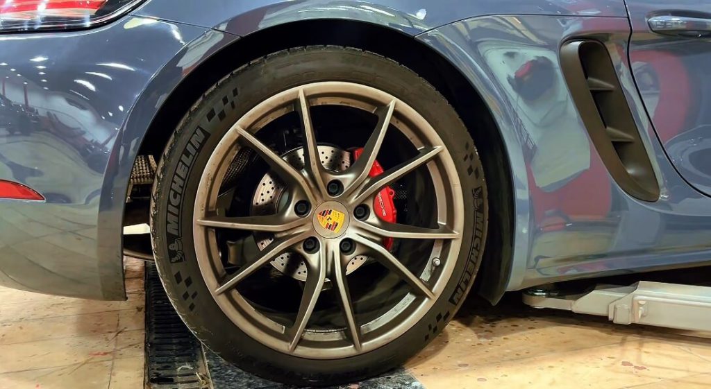 پورشه ۷۱۸ و رقابت با خودروهای دیگر