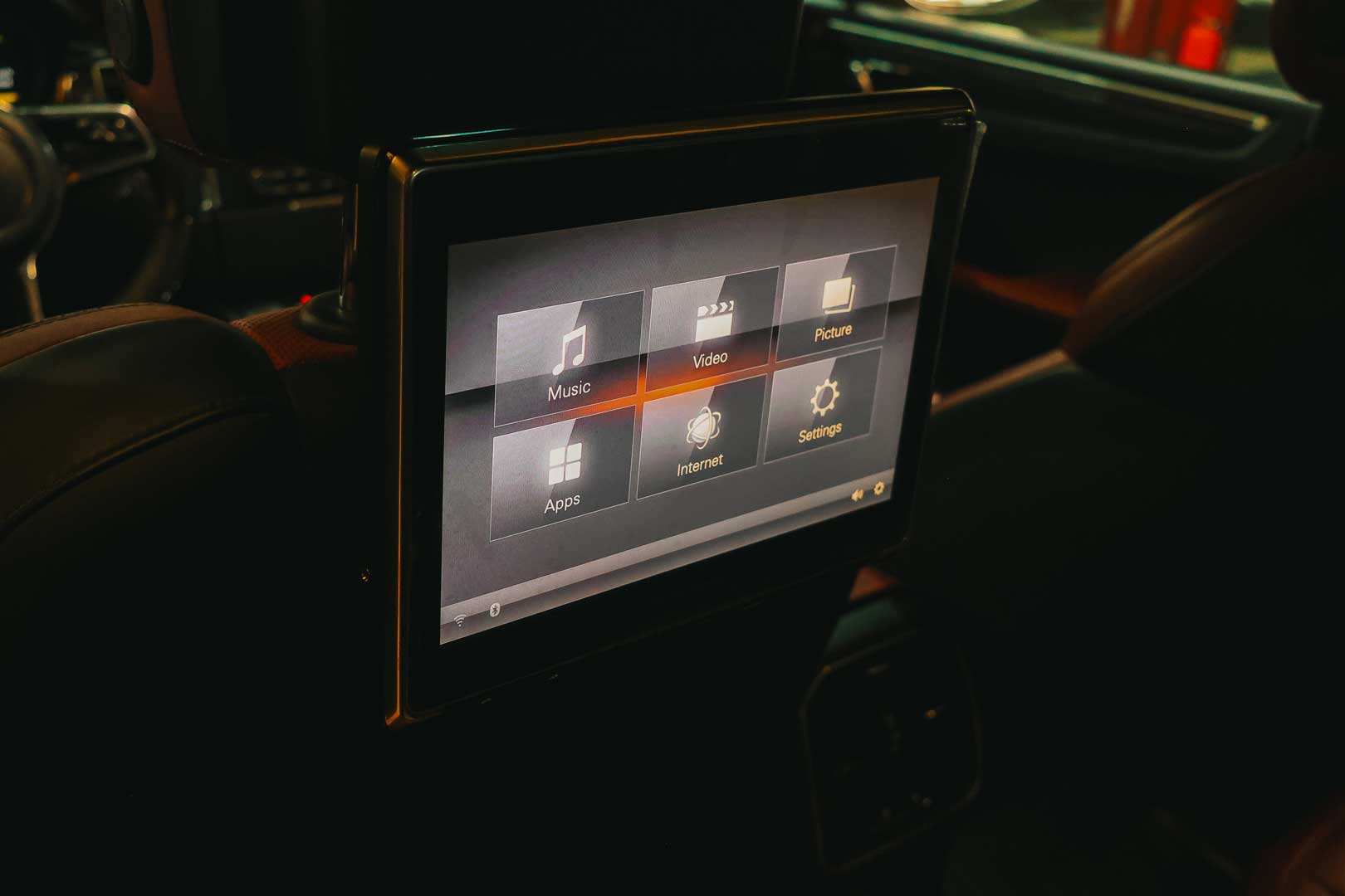 خرید مانیتور پشتسری پورشه ماکان