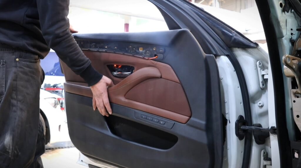 نصب رودری_های جدید و پوسته داشبورد جدید بی ام و