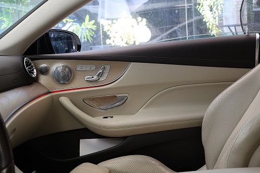 در شاگرد مرسدس بنز E400