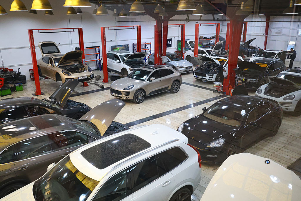 نمایشگاه پورشه در قم