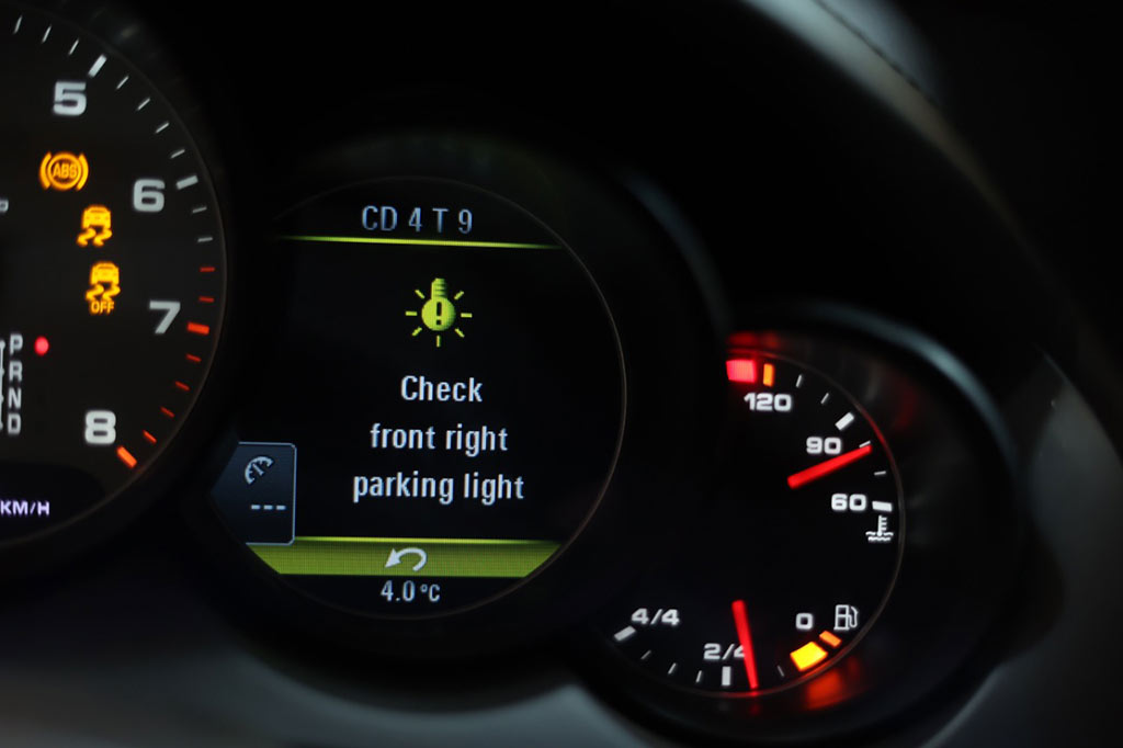 ارور چراغ پارک جلو در پورشه